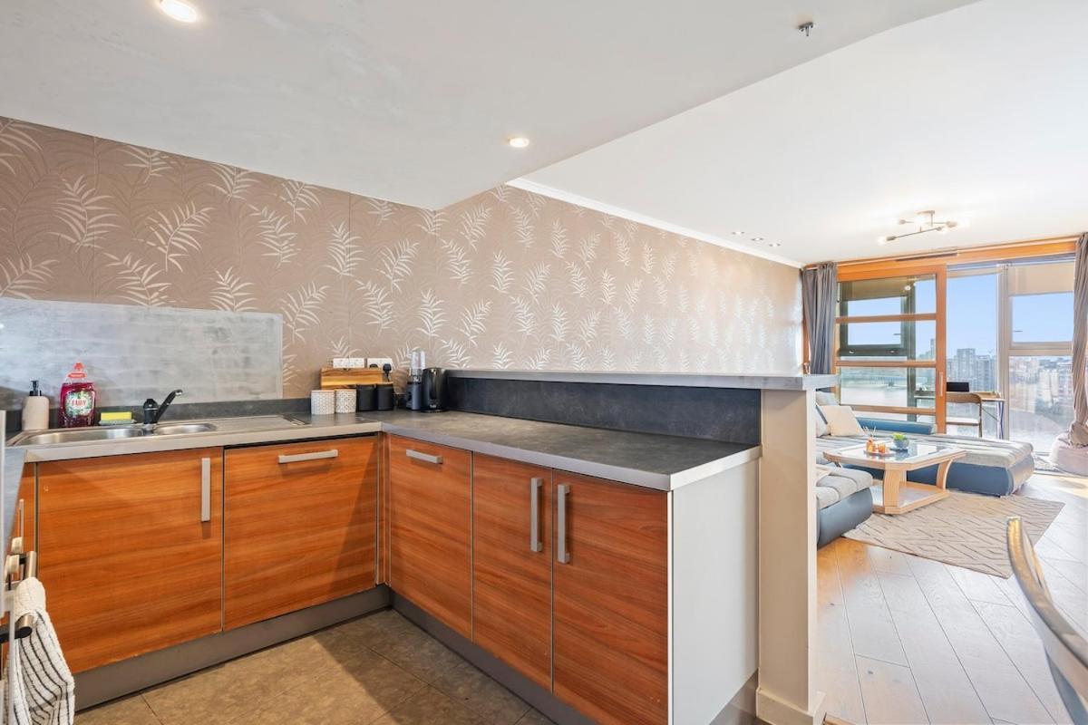 Elegant 1br Battersea Flat With Stunning River Views Appartement Londen