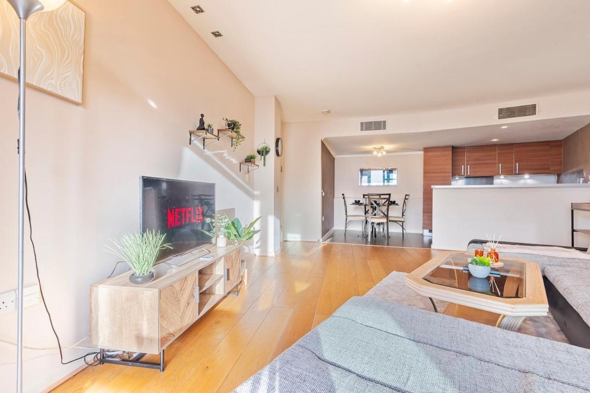 Elegant 1br Battersea Flat With Stunning River Views Londres